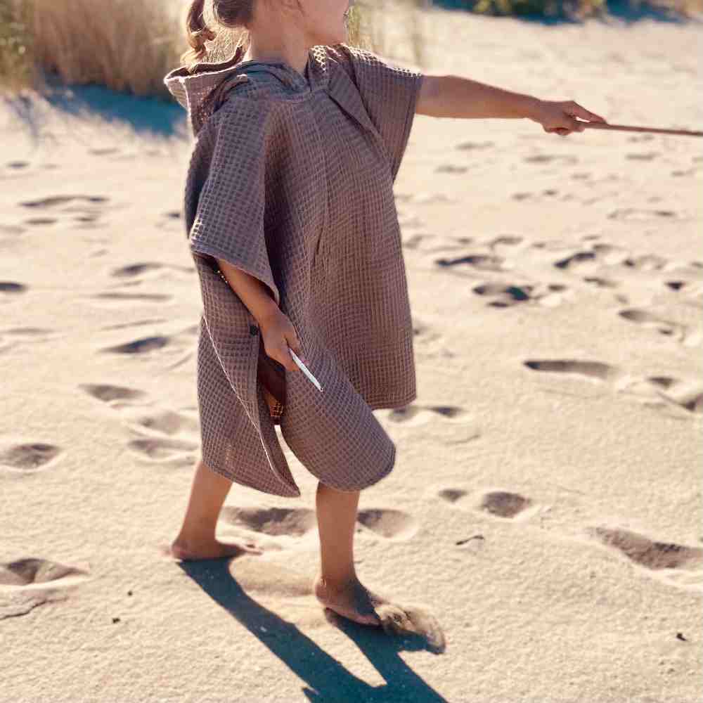 Badeponcho in braun perfekt für den tag am Meer