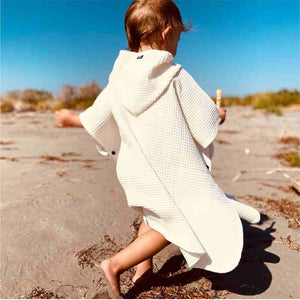 Badeponcho in edlem ecru weiss für den Tag am Strand mit Kindern