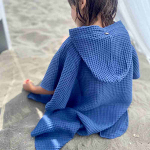 Badeponcho Ozeanblau zum Entspannen am Strand nach dem Baden