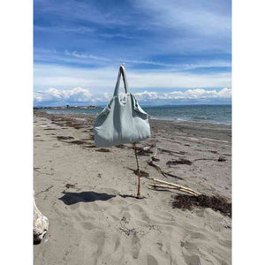 Große Baumwolltasche als perfekter Begleiter für den Strandurlaub, waschbar und schnelltrocknend